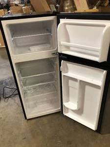 lot 40 image: Magic Chef 18.5 in. W, 4.5 cu. ft. 2-Door Mini Refrigerator, with Freezer in Platinum SteelCustomer Returns See Pictures