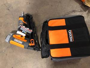 lot 45 image: RIDGID Pneumatic 15-Gauge 2-12 in. Angled Finish Nailer with CLEAN DRIVE Technology, Tool Bag, and Sample Nails  Customer Returns See Pictures