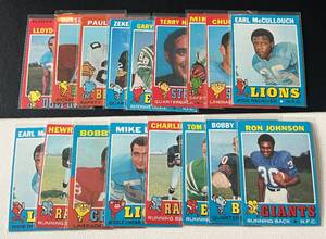 lot 104 image: 1971 Topps Football 17 Card Vintage Lot
