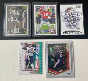 lot 108A image: Tom Brady 5 Football Card Lot With Inserts