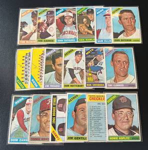 lot 201 image: 1966 Topps 18 Card Vintage Baseball Lot