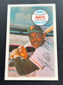 lot 49A image: Willie Mays 1970 Kelloggs #12 Vintage Baseball Card