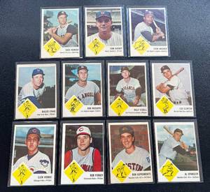lot 139A image: 1963 Fleer 11 Card Vintage Baseball Lot