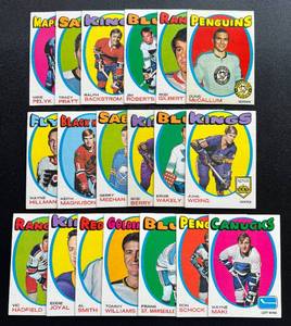 lot 140A image: 1971 Topps Hockey 19 Card Vintage Lot