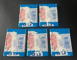 lot 251 image: (5) Packs of 1992 Topps Baseball Cards