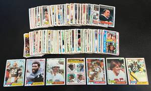 lot 32B image: 160 Vintage Football Card Lot - 114 1981 and 54 1983 with stars