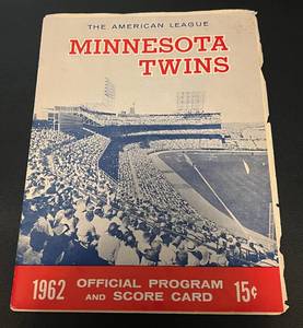 lot 44B image: 1962 Minnesota Twins Baseball Official Program and Score Card w Vintage Hamms Ad