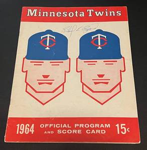 lot 48B image: 1964 Minnesota Twins Vintage Baseball Official Program and Score Card w Hamms Ad on Back Cover