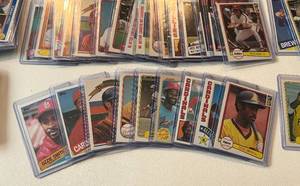 lot 57B image: 1980s Baseball Stars Lot of 118 - Mike Schmidt, Robin Yount, Pete Rose, Ozzie Smith, Johnny Bench, Reggie Jackson, Carl Yastrzenski, Paul Molitor, Ryne Sandberg, Eddie Murray, Willie Stargell, Tony Perez