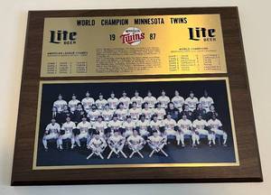 lot 256A image: 1987 World Series Minnesota Twins Team Plaque 16x13 Baseball