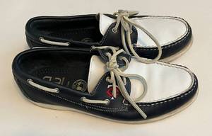 lot 43C image: Minnesota Twins Boat Shoes - Allen Edmonds size 8.5 - MLB Baseball