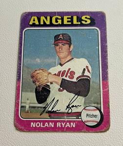 lot 74C image: 1975 Topps Nolan Ryan #500 Vintage Baseball Card