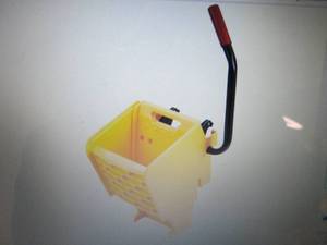 2 Rubbermaid 2064915 WaveBrake� Ye...