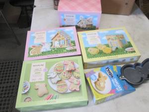 Easter Decorating Variety Lot...