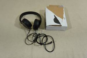 lot 195 image: Sony MDR-ZX110 Over Ear Headphones