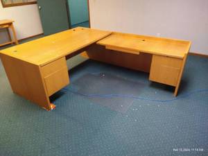 lot 2 image: Big  Wooden L- Shaped Desk