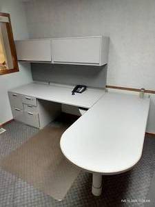 lot 8 image: L Desk wHanging Cabinets