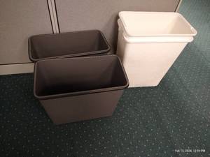 lot 33 image: Four Trash Cans