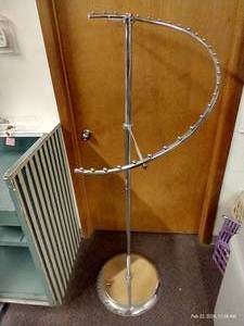 lot 76 image: Metal Swirl Clothes Rack