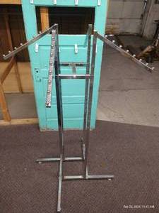 lot 79 image: 4-Arm Metal Hanger Display Rack