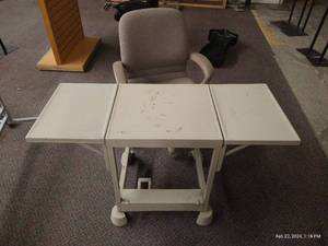 lot 102 image: Rolling Office Chair & Short Rolling Metal Desk