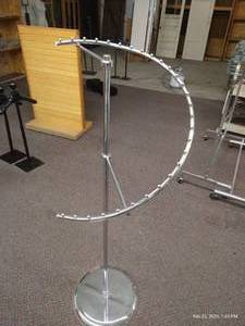 lot 105 image: Metal Swirl Clothes Rack