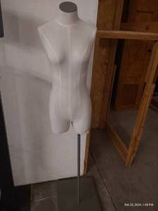 lot 111 image: 5 Tall Mannequin