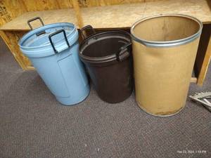 lot 117 image: (3) Trash Bins