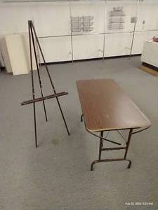 lot 176 image: Easel & Sturdy Table