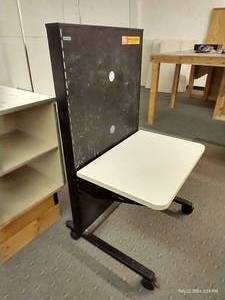 lot 178 image: Adjustable Rolling Bretford Desk