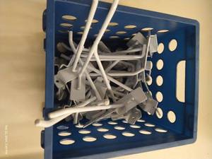 lot 181 image: Small Tote of 25 Hook Hangers