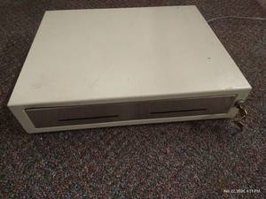 lot 189 image: Locking Cash Box wKey
