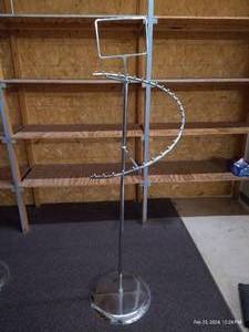 lot 197 image: Swirly Display Stand
