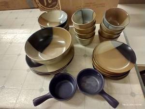 lot 205 image: Sango China Gold Dust Black 5022 Set