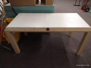 lot 209 image: Levi Dockers Display Table