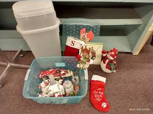 lot 213 image: Christmas Paper Organizer & Tote of Christmas Decor