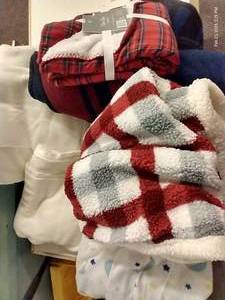 lot 216 image: Fuzzy Blankets & Materials Lot