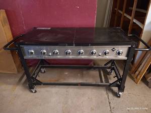 lot 225 image: 56 Members Mark 8 Burner Gas Grill