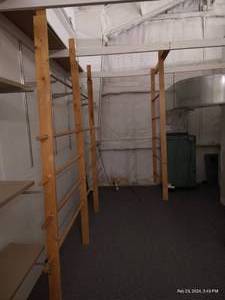 lot 248 image: Wood Pole Hanging System