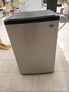 lot 280 image: Sanyo Fridge w Long Range Thermometer
