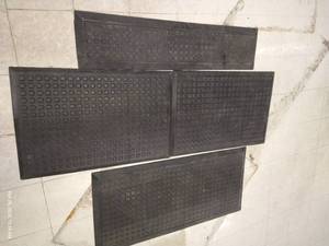 lot 287 image: Wearwell Rubber Puzzle Floor Mats