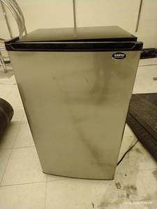 lot 288 image: Sanyo FridgeFreezer w Long Range Thermometer