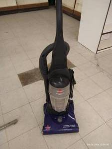 lot 322 image: Bissell Powerforce Helix Vacuum