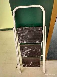 lot 335 image: Step Stool