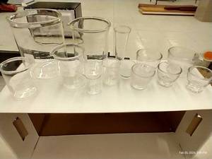 lot 370 image: Glass Measuring Beakers & Pouring Bowls