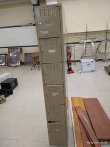 lot 375 image: Tall Locker Unit