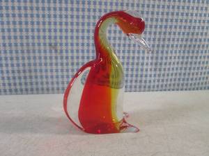 lot 152 image: (FS) Solid Art Glass Swan 5 18 Tall