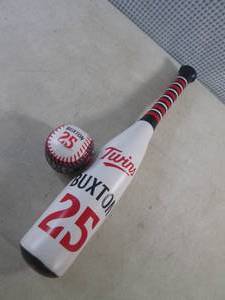 lot 153 image: (EC1) Twins Buxton 25 Souvenir Bat and Ball Team Store Exclusive - Bat Is 21 14