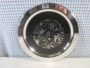 lot 157 image: (FS) Oneida USA Silver and Black Serving Tray Plate BirdsFloral 10 18