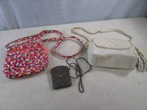 lot 161 image: (G-1) Purses Handbags Vera Bradley, Worthington and Small One Is Christian Charles
